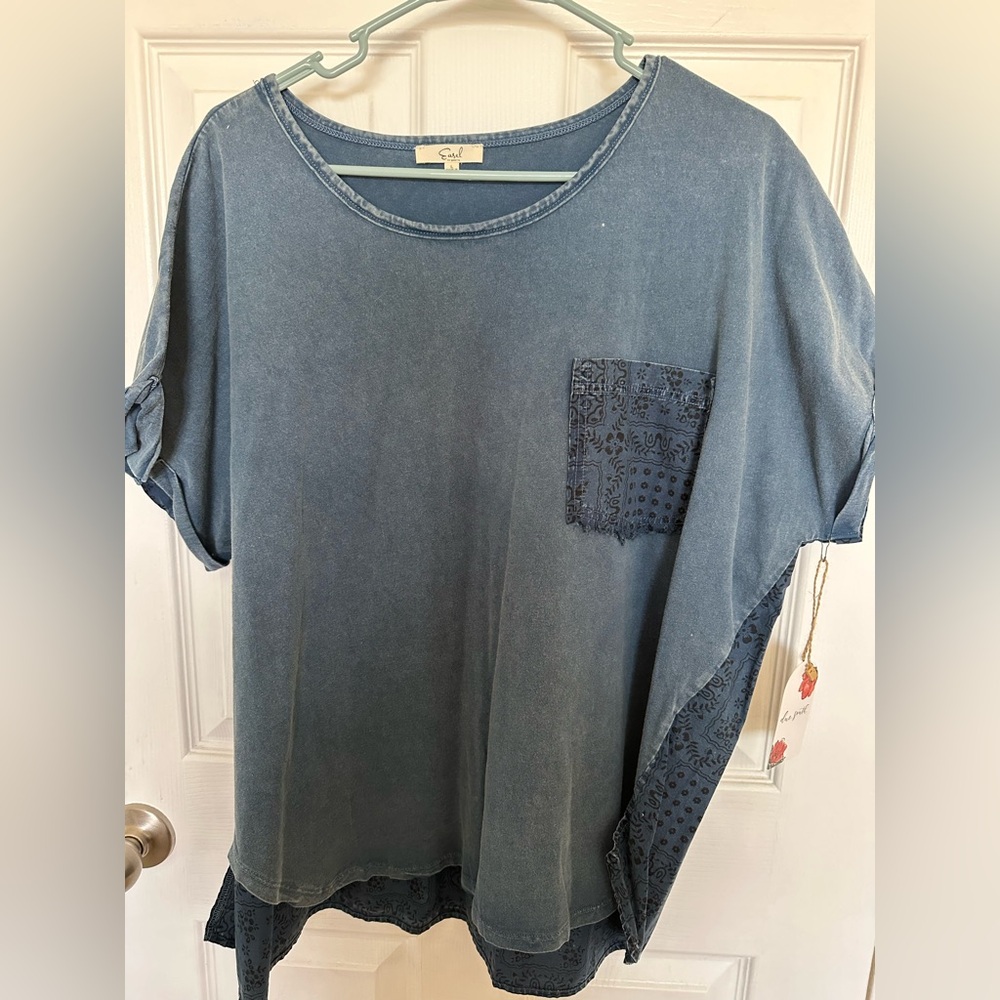 NWT Easel Mixed Fabric Short Sleeve Top